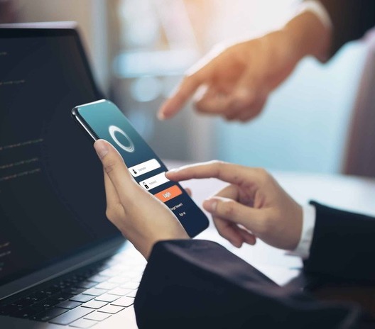 dezvoltare software la comandă pentru aplicații mobile